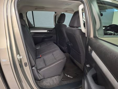 2023-Toyota-Hilux-28-GD-6-Raised-Body-Raider-Auto-Double-Cab_10