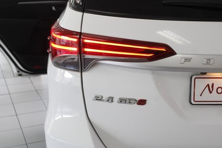 2023-Toyota-Fortuner-AUTOMATIC_10