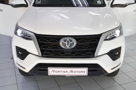2023-Toyota-Fortuner-AUTOMATIC_3