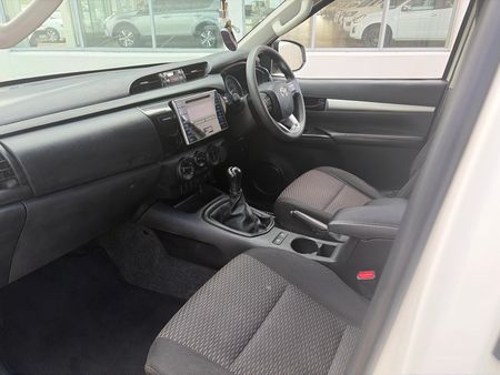 2017-Toyota-Hilux-24-GD-6-Raised-Body-SRX-Double-Cab_10