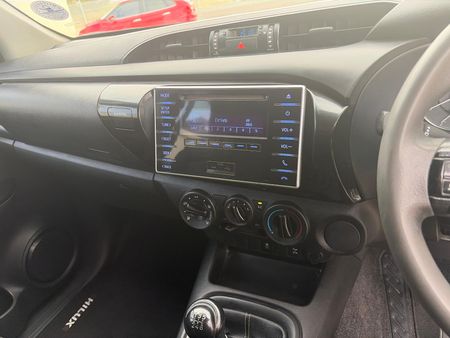 2017-Toyota-Hilux-24-GD-6-Raised-Body-SRX-Double-Cab_11