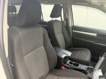 2017-Toyota-Hilux-24-GD-6-Raised-Body-SRX-Double-Cab_12