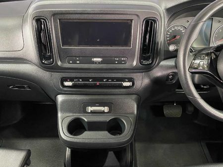 2025-Mercedes-Benz-Vito-116-20-CDI-Tourer-Pro-Auto_17