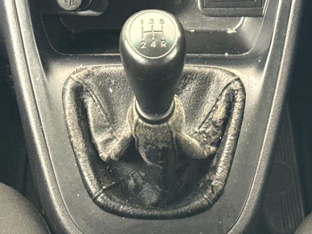 2013-Hyundai-i10-125-GLS-Fluid_10