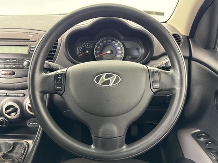 2013-Hyundai-i10-125-GLS-Fluid_12
