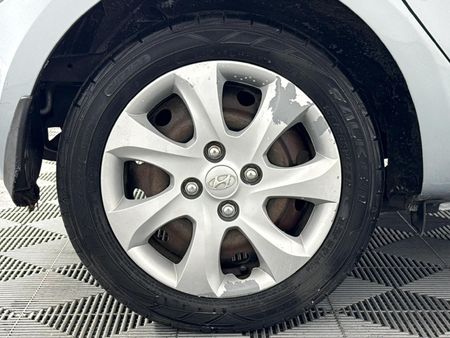 2013-Hyundai-i10-125-GLS-Fluid_7