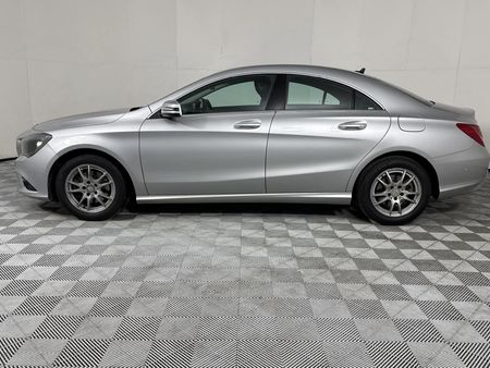 2014-Mercedes-Benz-CLA-200-Auto_18