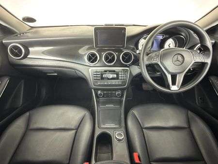 2014-Mercedes-Benz-CLA-200-Auto_1