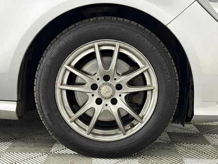2014-Mercedes-Benz-CLA-200-Auto_4