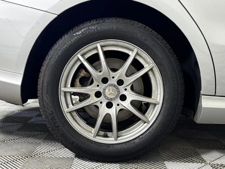 2014-Mercedes-Benz-CLA-200-Auto_6