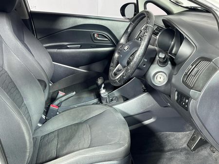 2012-Kia-Rio-14-5-dr_9