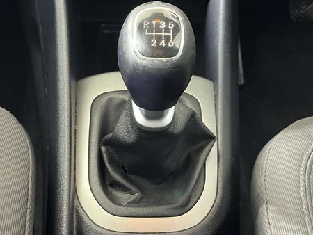 2012-Kia-Rio-14-5-dr_10