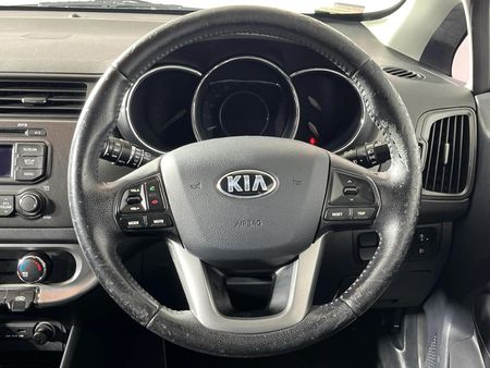2012-Kia-Rio-14-5-dr_11