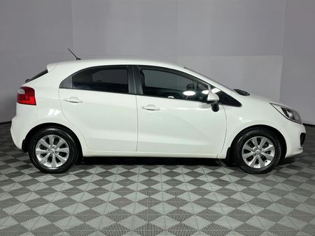 2012-Kia-Rio-14-5-dr_16