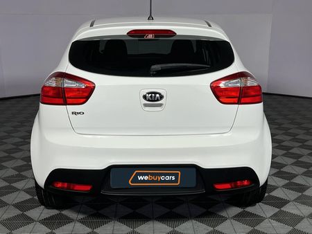 2012-Kia-Rio-14-5-dr_17