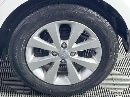 2012-Kia-Rio-14-5-dr_6
