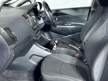 2012-Kia-Rio-14-5-dr_8