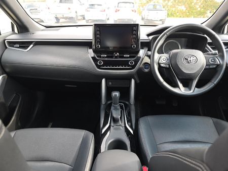 2024-Toyota-Corolla-Cross-18-XS-Hybrid_5