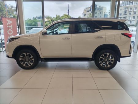 2025-Toyota-Fortuner-24-GD-6-4x4-Auto_19