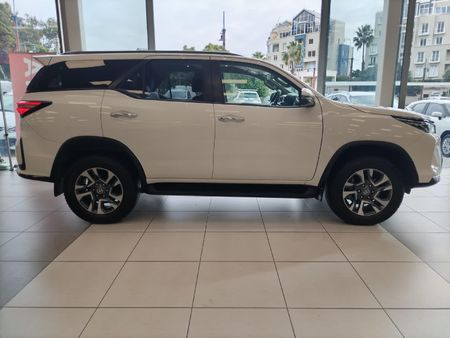 2025-Toyota-Fortuner-24-GD-6-4x4-Auto_2