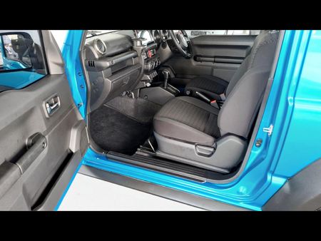 2021-Suzuki-Jimny-15-GLX-Auto_7