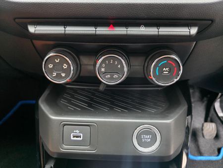 2025-Renault-Kiger-10-Energy-Zen-Auto_17