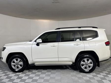 2022-Toyota-Land-Cruiser-300-V6-33-D-GX-R_18