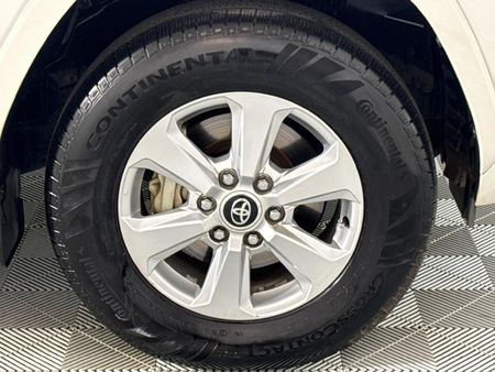 2022-Toyota-Land-Cruiser-300-V6-33-D-GX-R_4