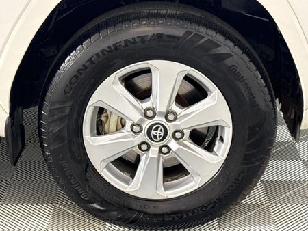 2022-Toyota-Land-Cruiser-300-V6-33-D-GX-R_5
