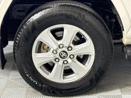 2022-Toyota-Land-Cruiser-300-V6-33-D-GX-R_7
