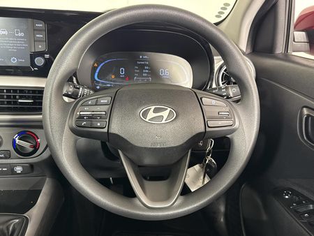 2025-Hyundai-Exter-12-Executive_10
