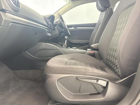2013-Audi-A3-Sportback-14-TFSI-S_8