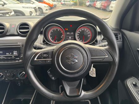 2023-Suzuki-Swift-12-GL-Auto_10
