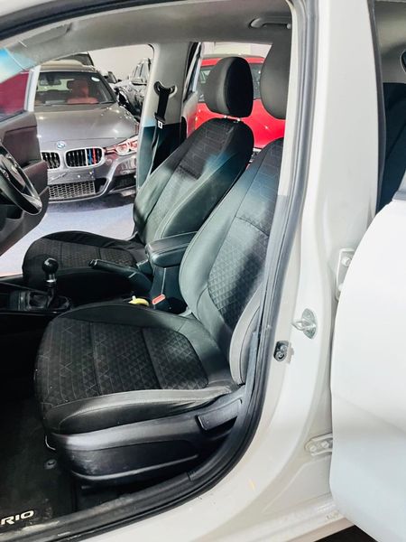 2017-Kia-Rio-12-Sedan_10