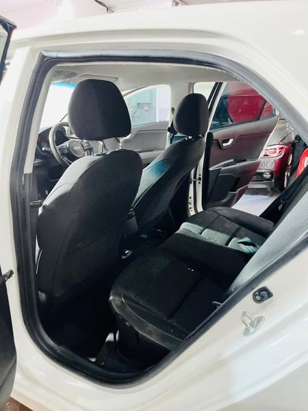 2017-Kia-Rio-12-Sedan_11