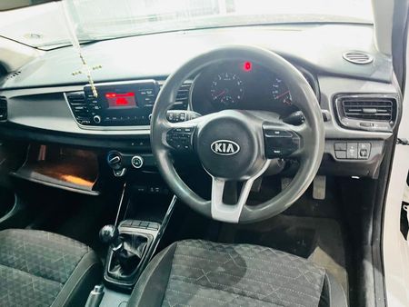 2017-Kia-Rio-12-Sedan_18