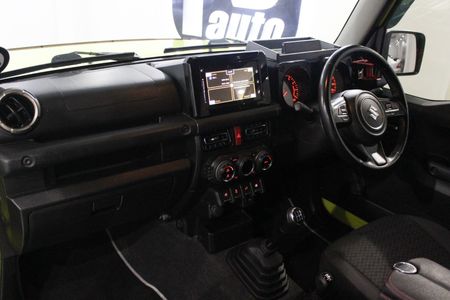 2021-Suzuki-Jimny-15-GLX_6