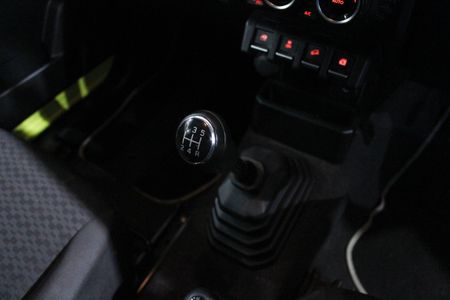 2021-Suzuki-Jimny-15-GLX_8