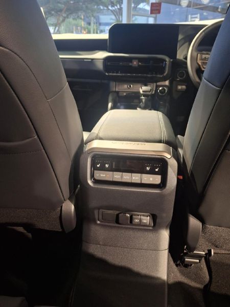 2026-Toyota-Land-Cruiser-Prado-VX-R-28GD-Auto_17