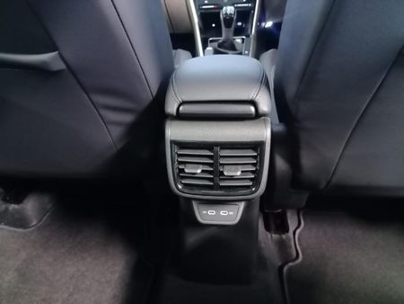 2026-Volkswagen-Polo-Sedan-10TSI-Style_11