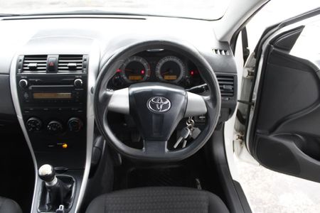 2013-Toyota-Corolla-16-Professional_9