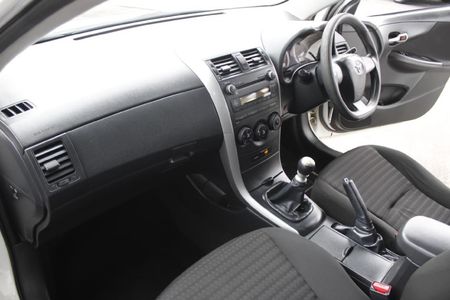 2013-Toyota-Corolla-16-Professional_10