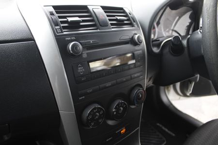 2013-Toyota-Corolla-16-Professional_16