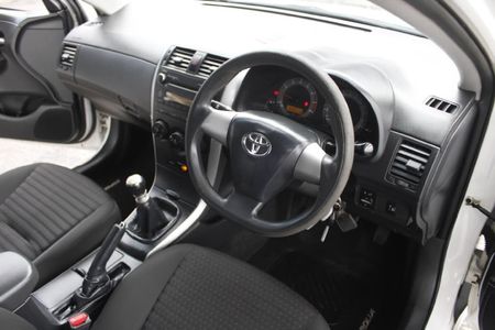 2013-Toyota-Corolla-16-Professional_7