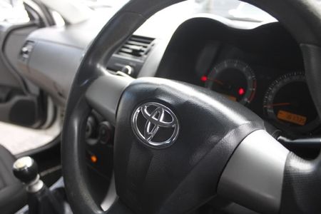 2013-Toyota-Corolla-16-Professional_8