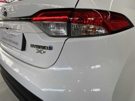 2025-Toyota-Corolla-18-XR-Hybrid-Auto_19