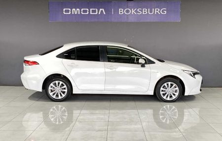 2025-Toyota-Corolla-18-XR-Hybrid-Auto_3