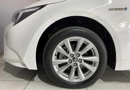 2025-Toyota-Corolla-18-XR-Hybrid-Auto_5