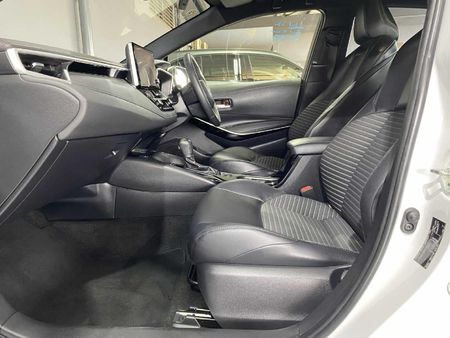 2025-Toyota-Corolla-18-XR-Hybrid-Auto_7