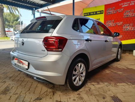 2018-Volkswagen-Polo-10-TSI-Trendline_1